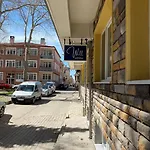 Well Hotel *