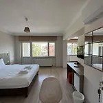Well Hotel *